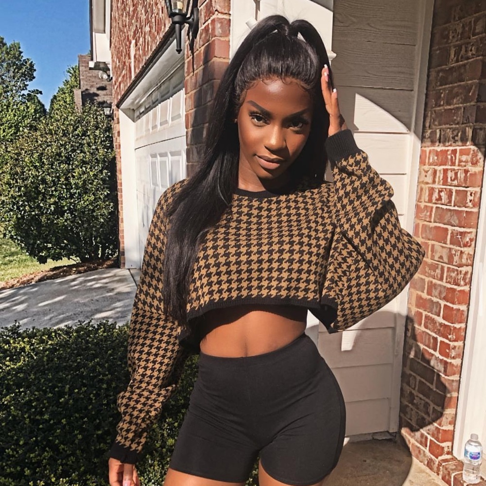 ⭐️SOLD⭐️ Crop sweater